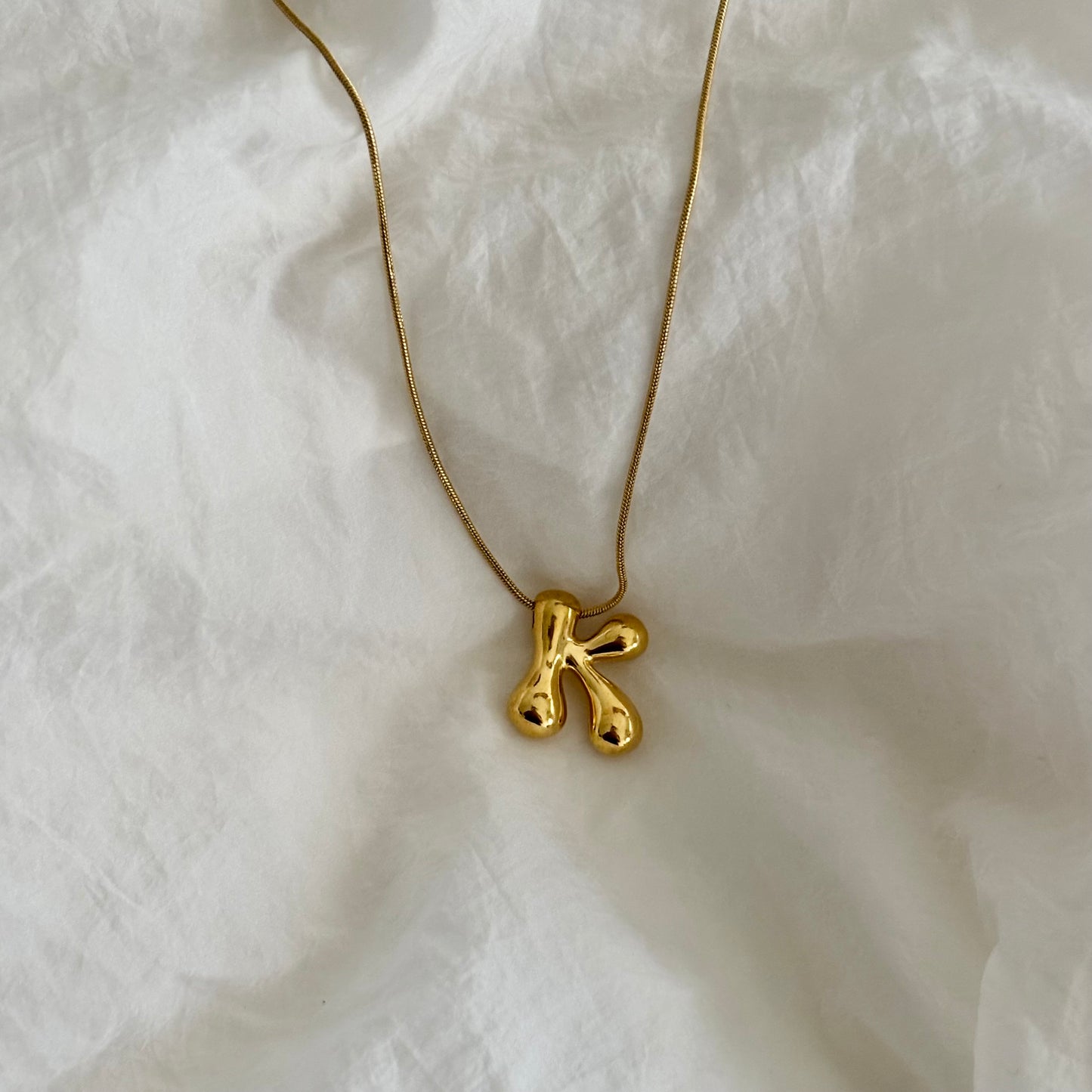 Initial necklace : K
