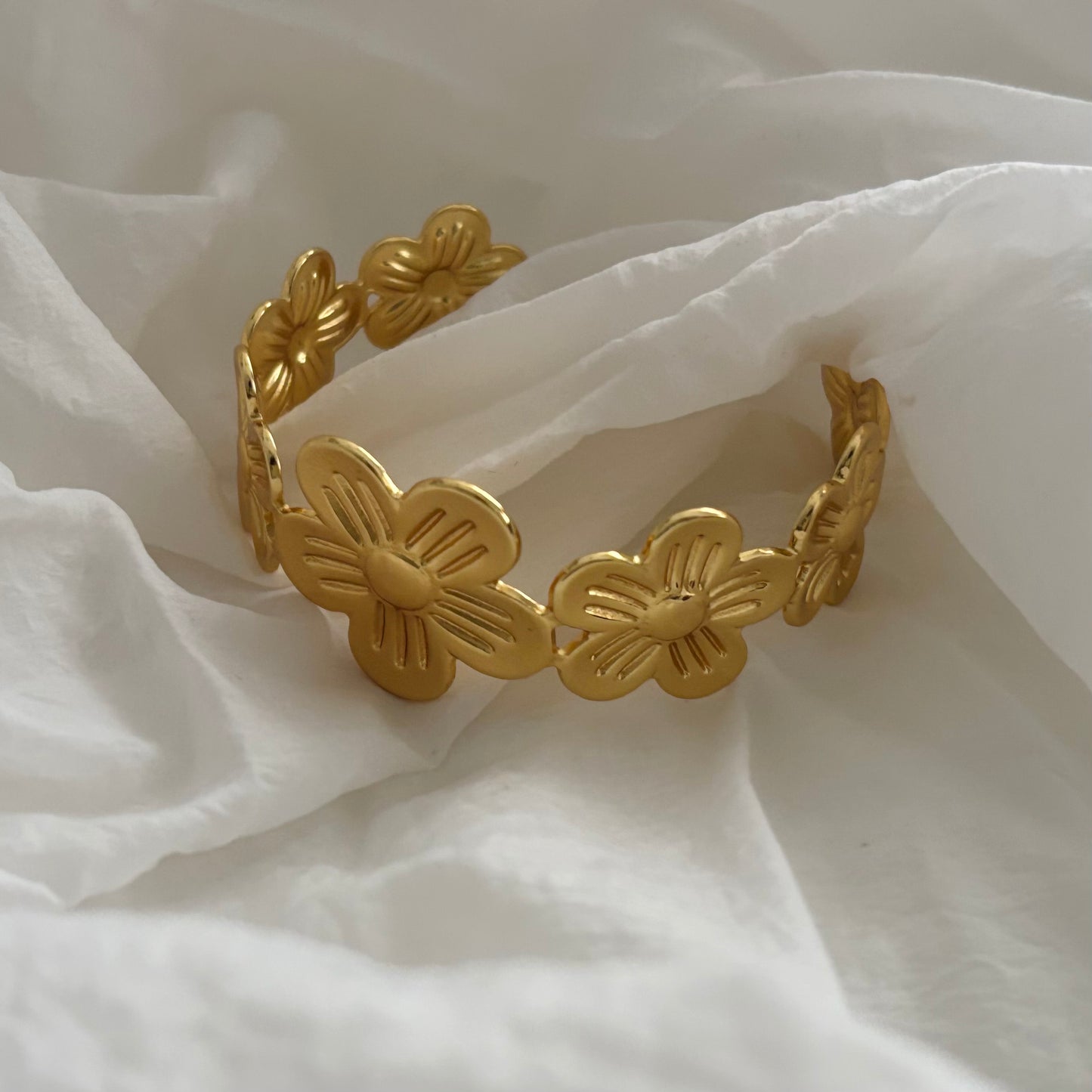 Flora cuff