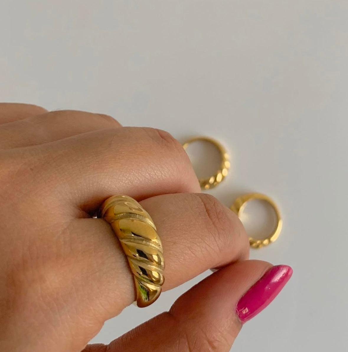 Croissant ring