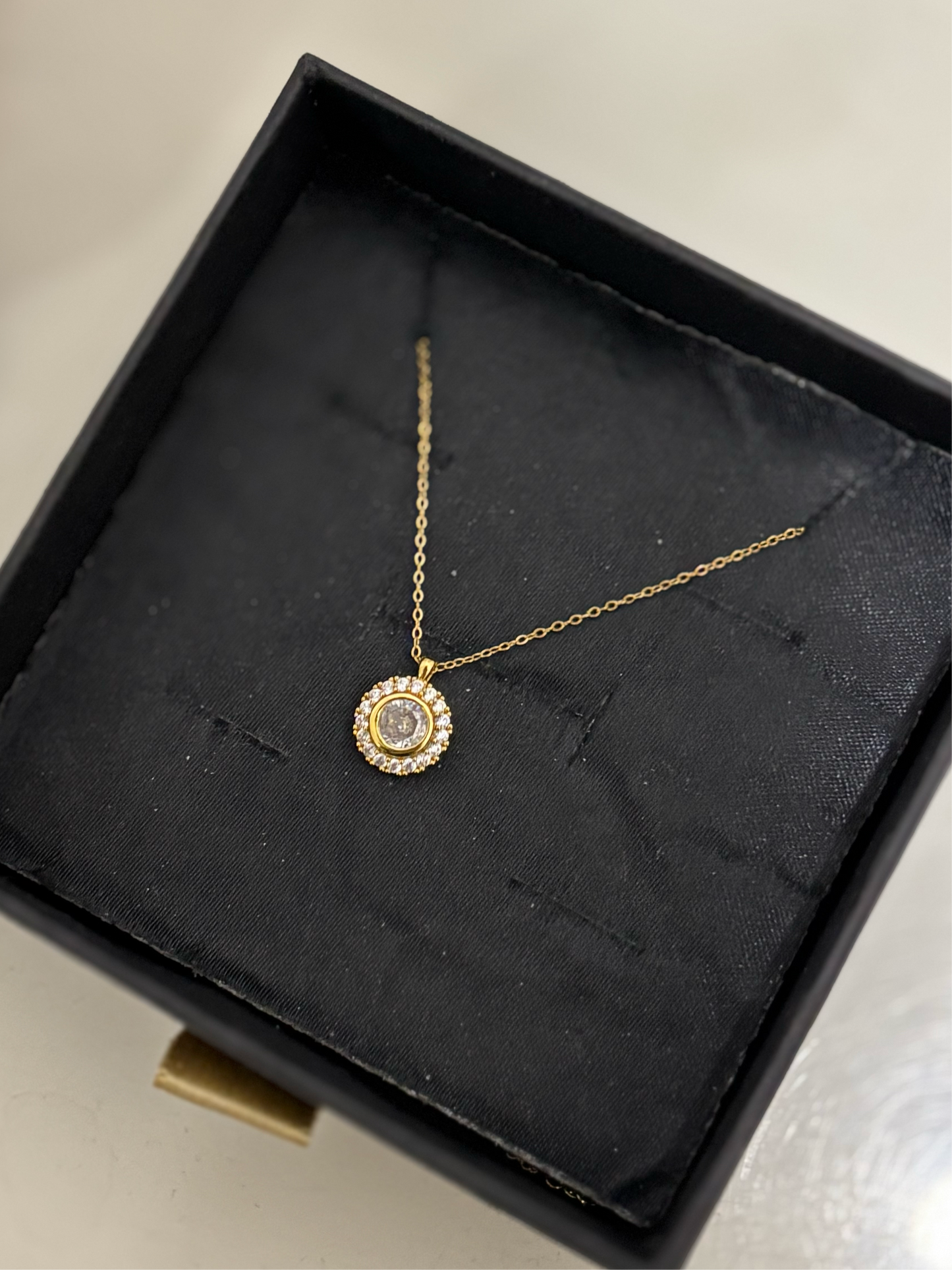 Lumi chain (golden)