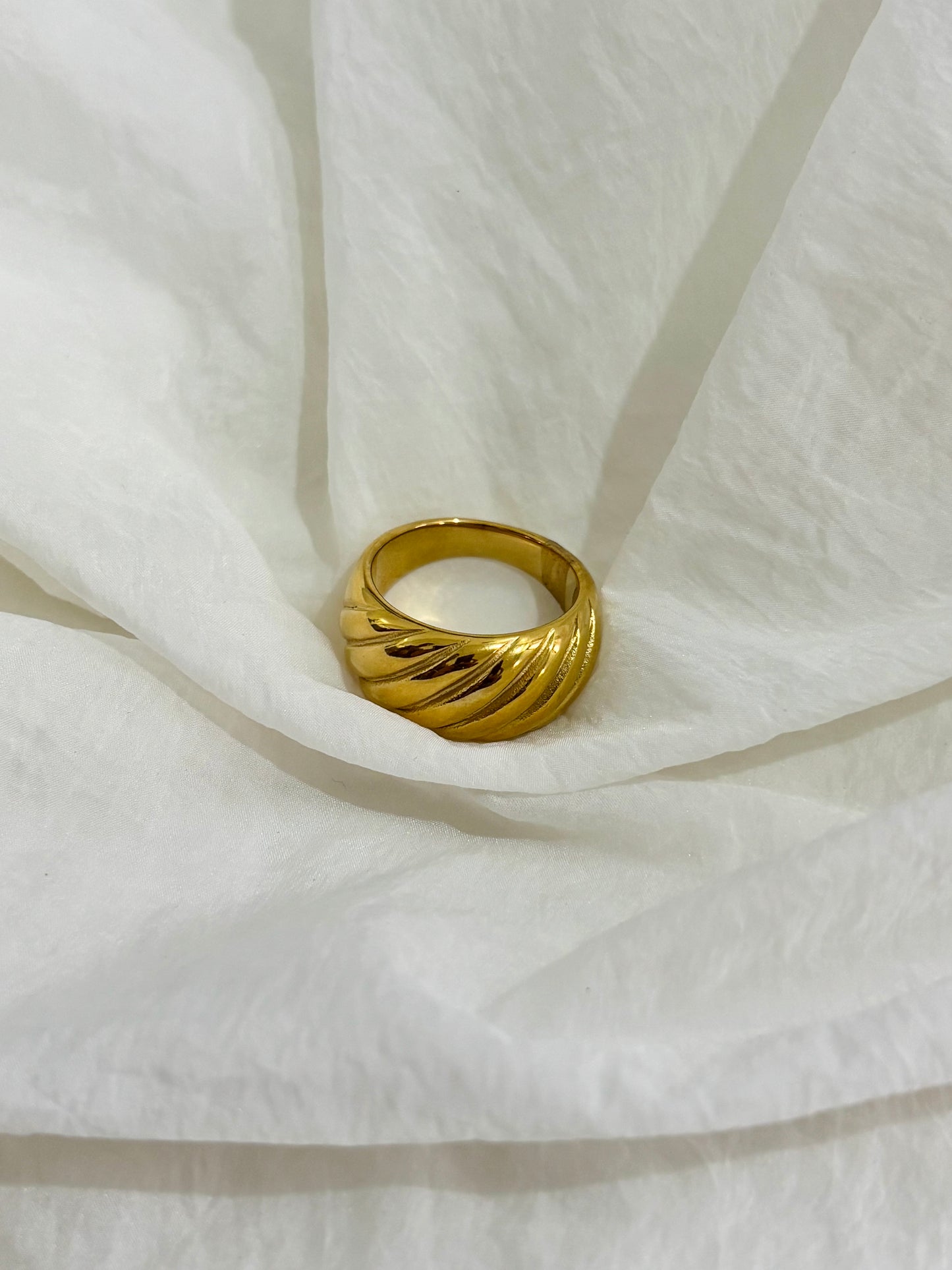 Twirl ring