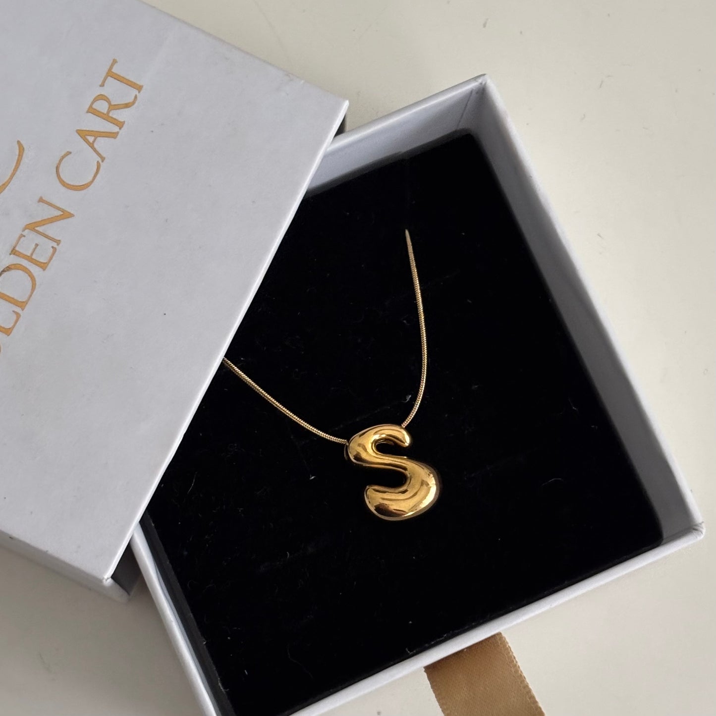 Initial necklace: S