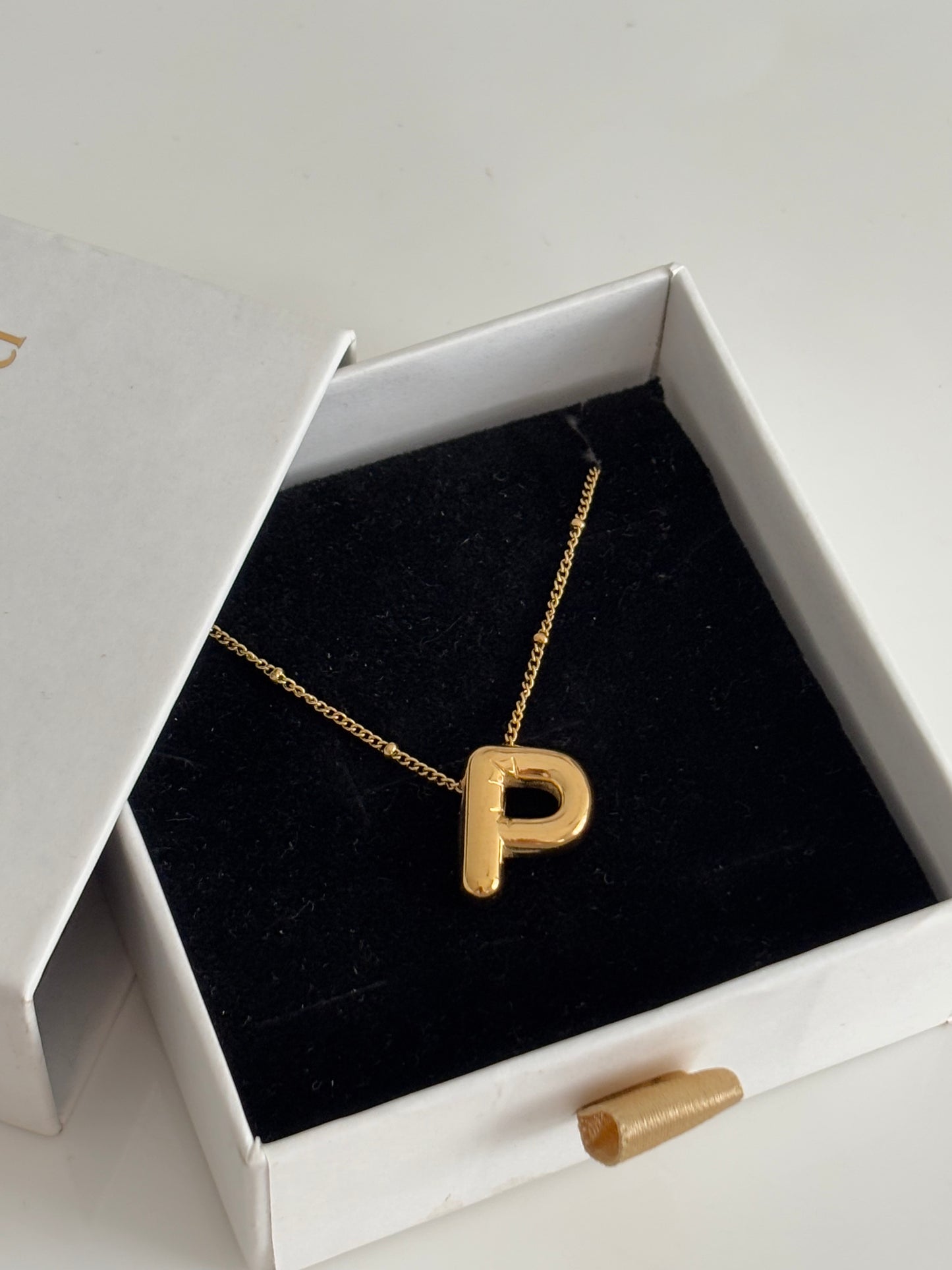 Initial necklace : P