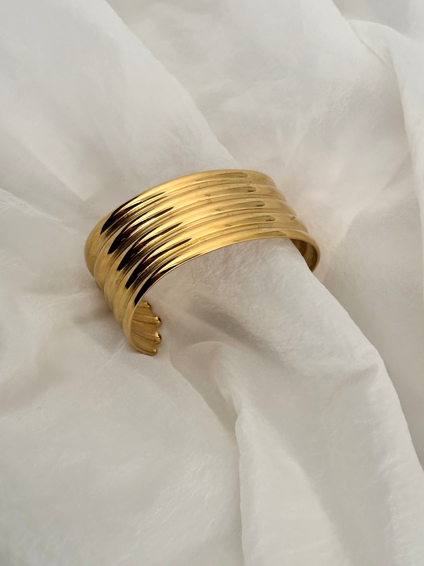 the hastings cuff