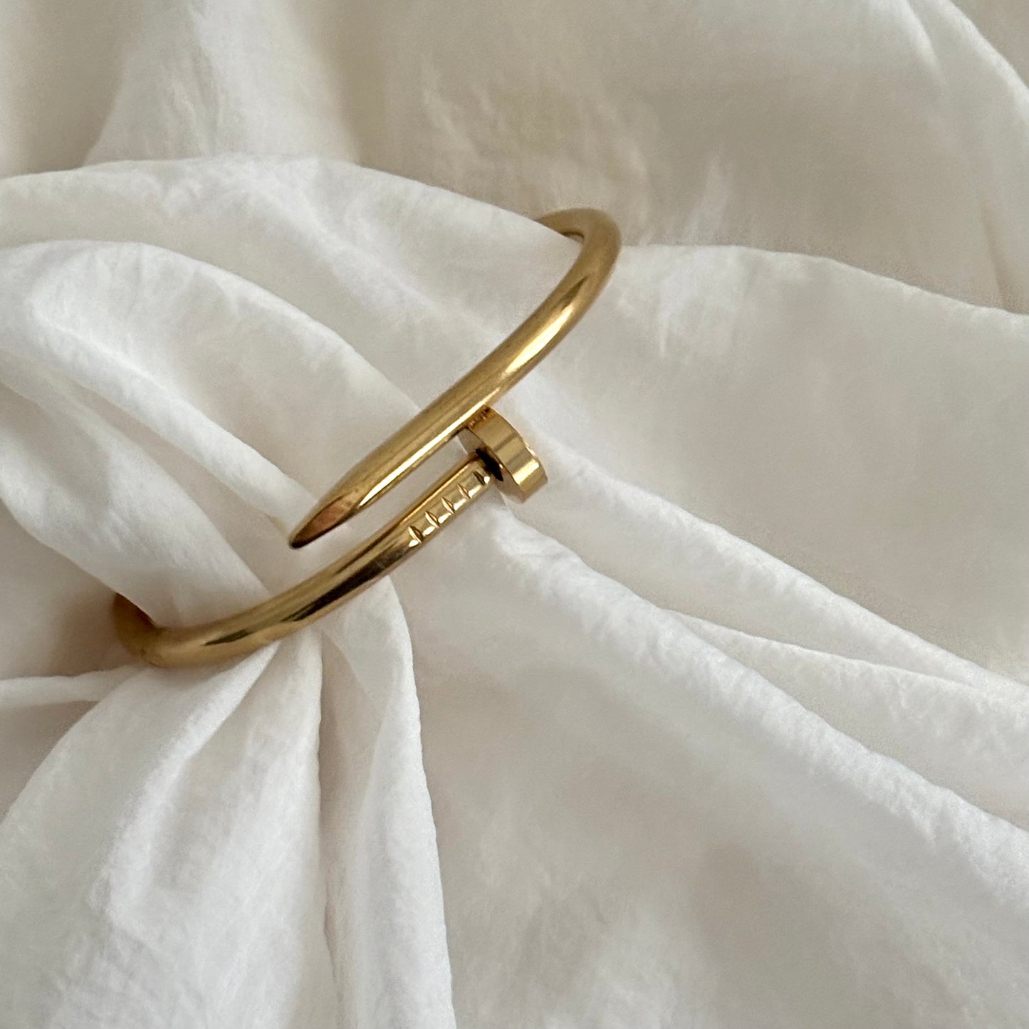 nail band