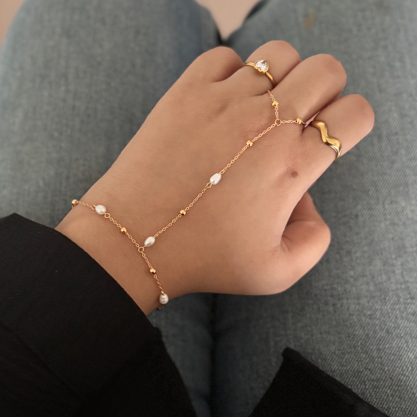 Margo Pearls Handchain - 18k gold plated