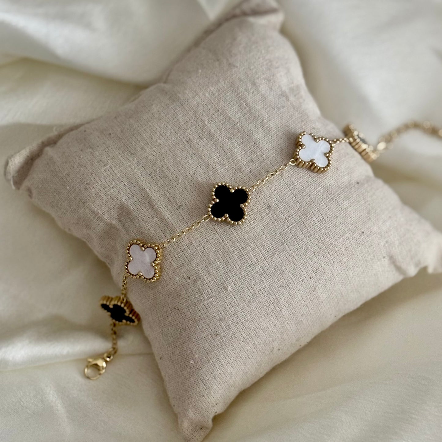 Clovet bracelet - b&w