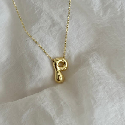Initial necklace: P - 18k gold plated