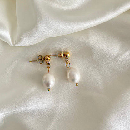 Amara pearl drop earrings - 18k gold plated
