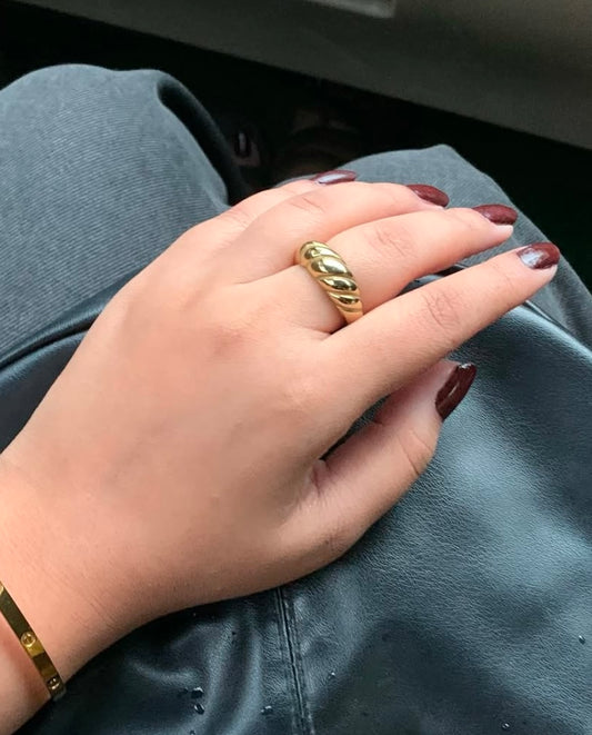 Croissant ring