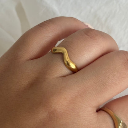 Wavy ring - 18k gold plated