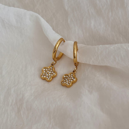 Sparkle flower huggie earrings - 18k gold plated