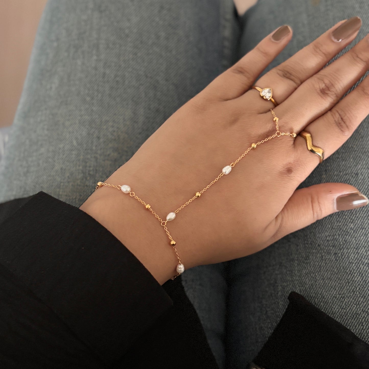 Margo Pearls Handchain - 18k gold plated