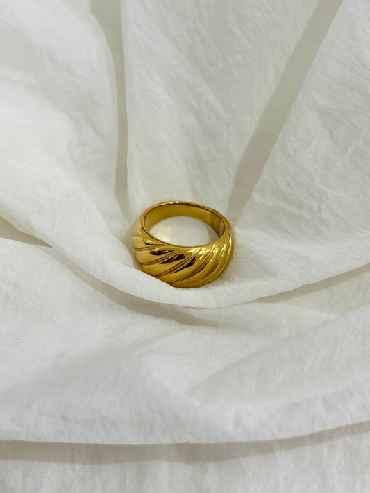 Twirl ring