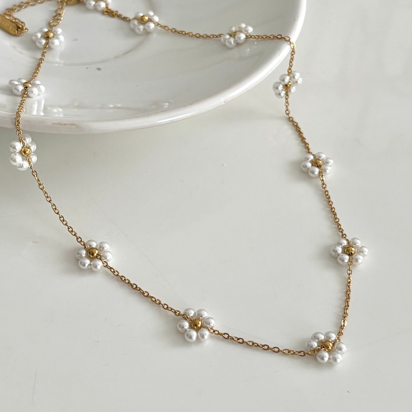 Pearlora necklace