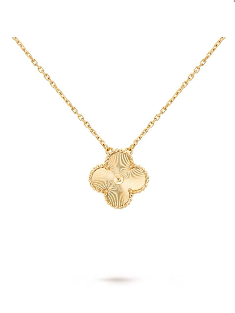 Cloveria necklace