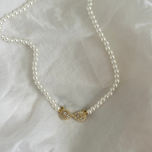 Infinite pearl necklace