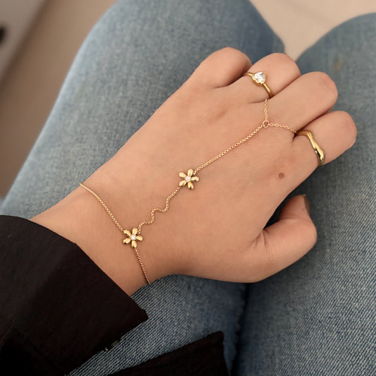 Daisy bloom Handchain - 18k gold plated