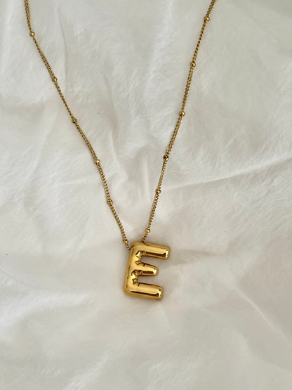 Initial necklace : E - 18k gold plated