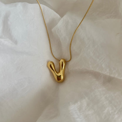 Initial necklace: V - 18k gold plated