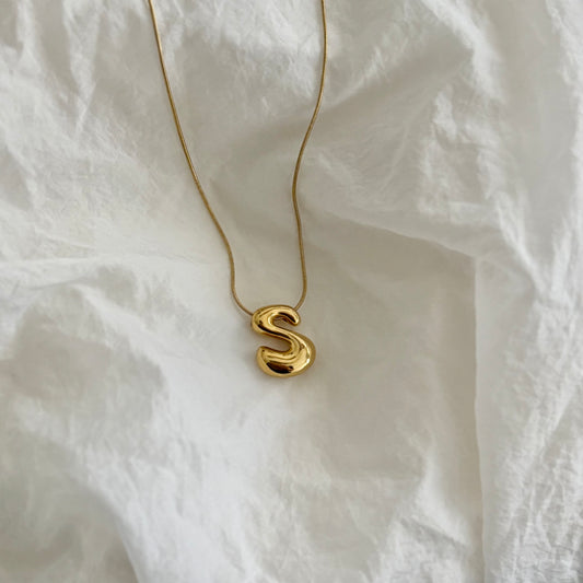 Initial necklace: S