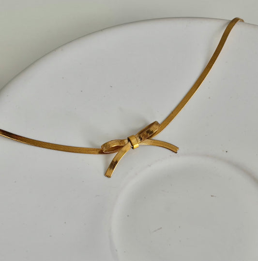 Snaky bow bracelet