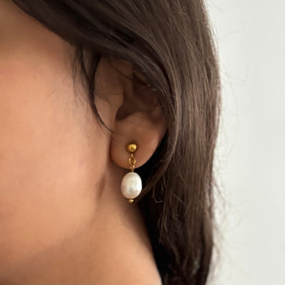 Amara pearl drop earrings - 18k gold plated
