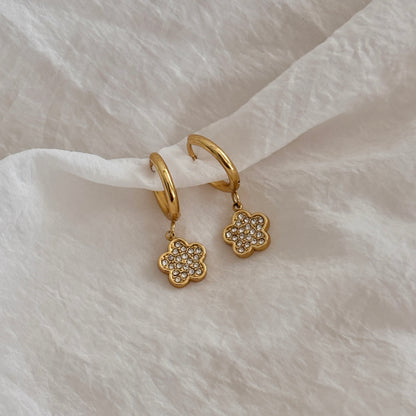Sparkle flower huggie earrings - 18k gold plated