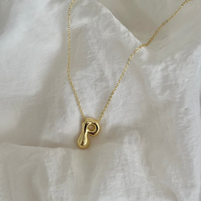 Initial necklace: P - 18k gold plated