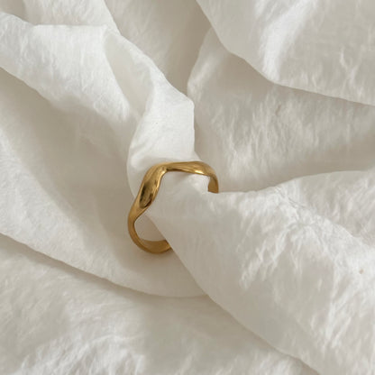 Wavy ring - 18k gold plated