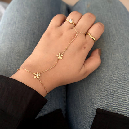 Daisy bloom Handchain - 18k gold plated