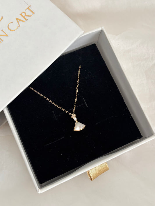 Ami necklace