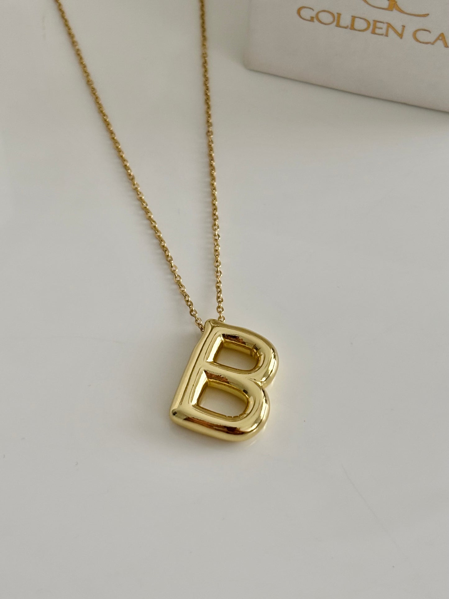 Initial necklace : B