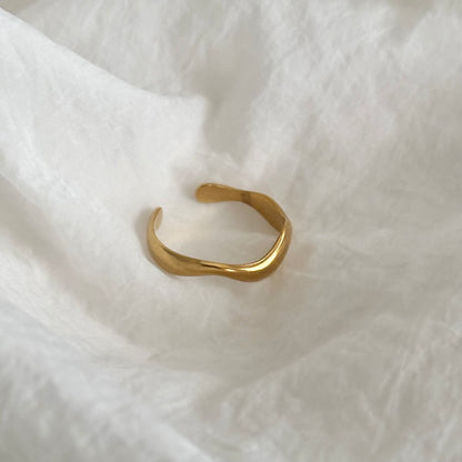 Wavy ring - 18k gold plated