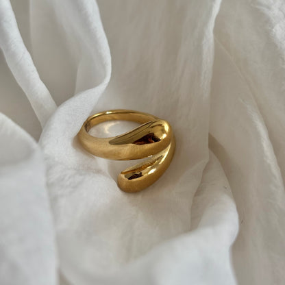 Hug ring - 18k gold plated